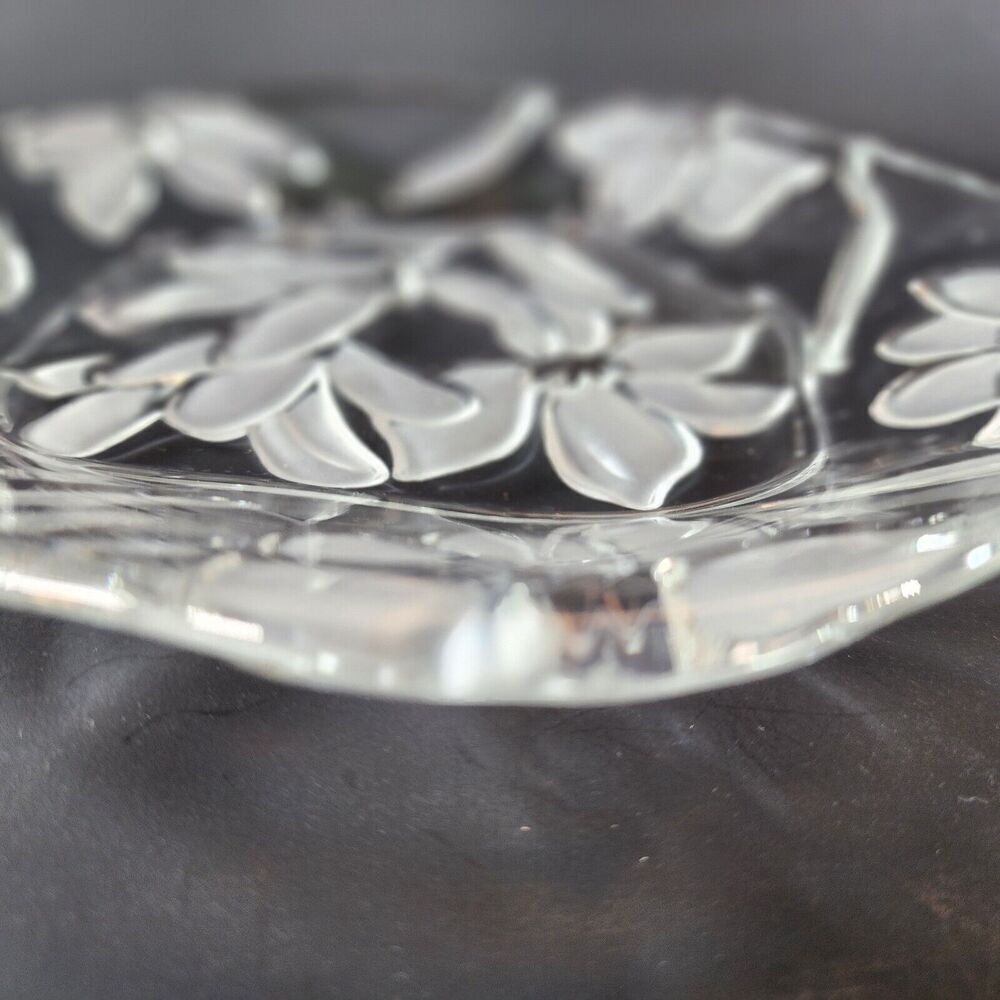 6 Embossed Floral Dinner Plate Clear Thick Glass Textured 8" Wavy Edge Stunning - Picture 6 of 16